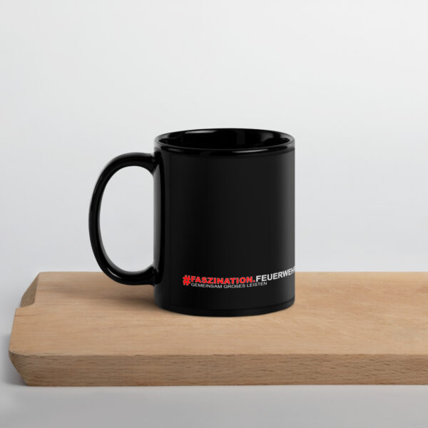 Schwarze glänzende Tasse
