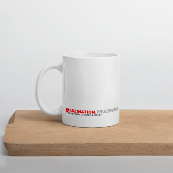 Weiße, glänzende Tasse